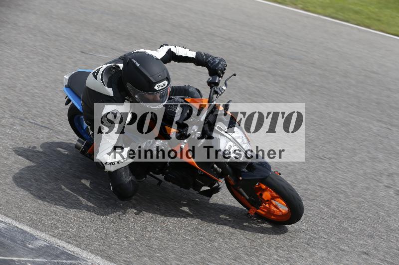 /Archiv-2024/29 12.06.2024 MOTO.CH Track Day ADR/Gruppe blau/8